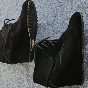 Nine West Black Suede Booties. 9 1/2. Gently Worn.